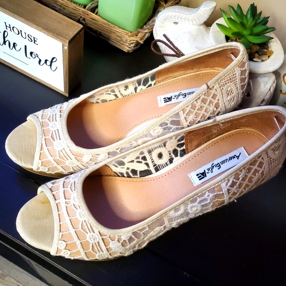 American Eagle Lace Wedge Sandals - Picture 3 of 6